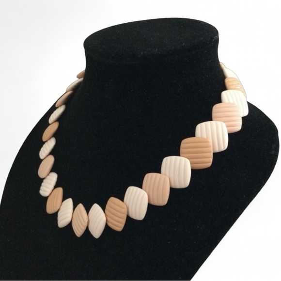 Vtg 1980s Lucite Necklace – Dusty Pink & Cream Ribbed Square Beads, 19” Retro - Picture 5 of 10